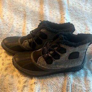 Women’s Sorel out and about duck boots 9 9.5